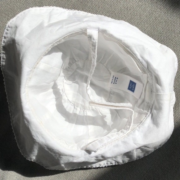 Janie and jack white sun hat 0-3 months with Velcro strap - Picture 3 of 5
